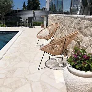 https://apartments-kovacev.hotelinzadar.com